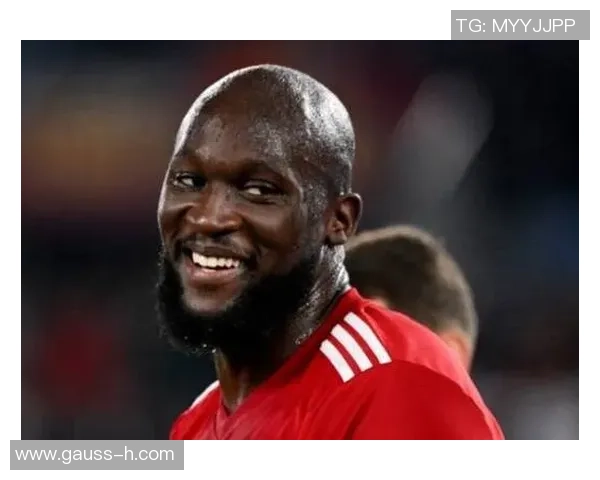 意大利足球明星罗梅的辉煌历程与传奇瞬间解析 意大利足球明星罗梅的辉煌历程与传奇瞬间解析