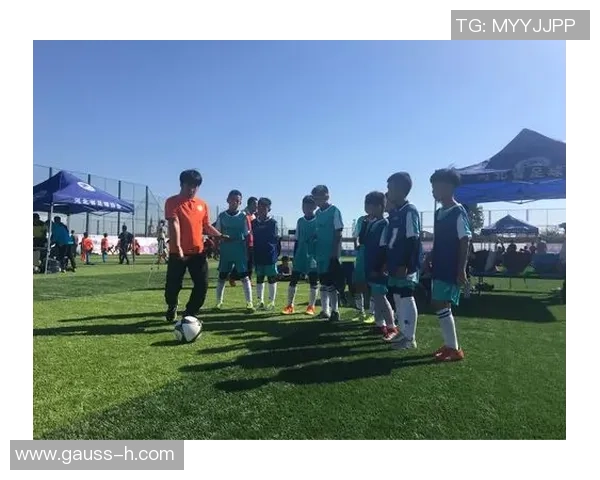 力哥与足球明星同框瞬间回顾展现激情与梦想的完美结合